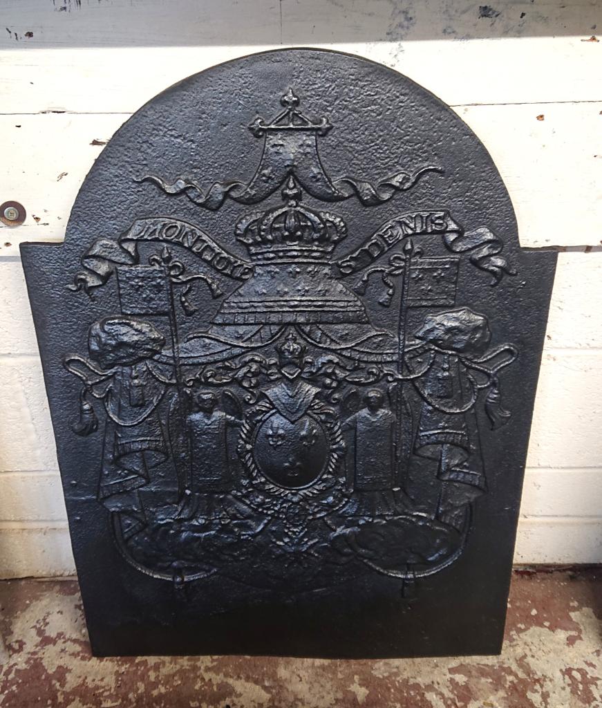 <p>Refurbished old fireback in good condition</p><p>64 cm wide x 89 cm high
